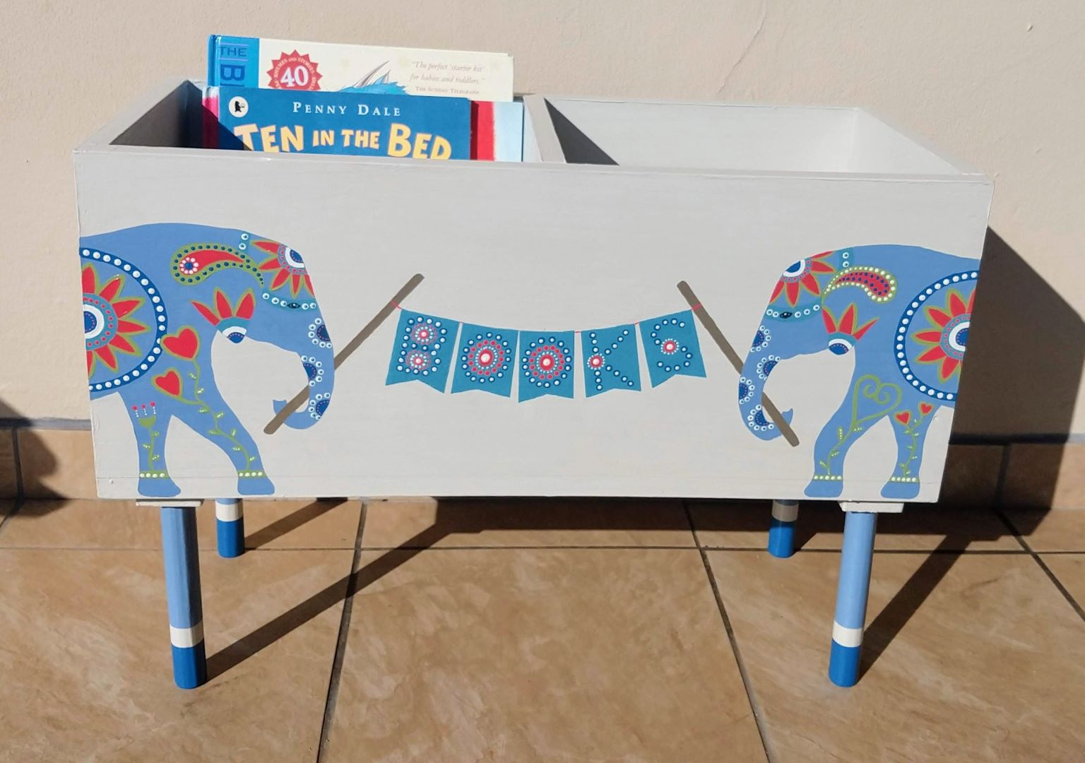 Kids Elephant Book Stand – In Stock