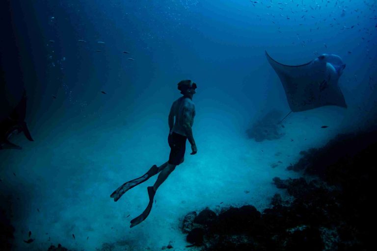 Soneva Fushi Swimming with Manta Rays in the Baa Atoll AARU Collective 768x512